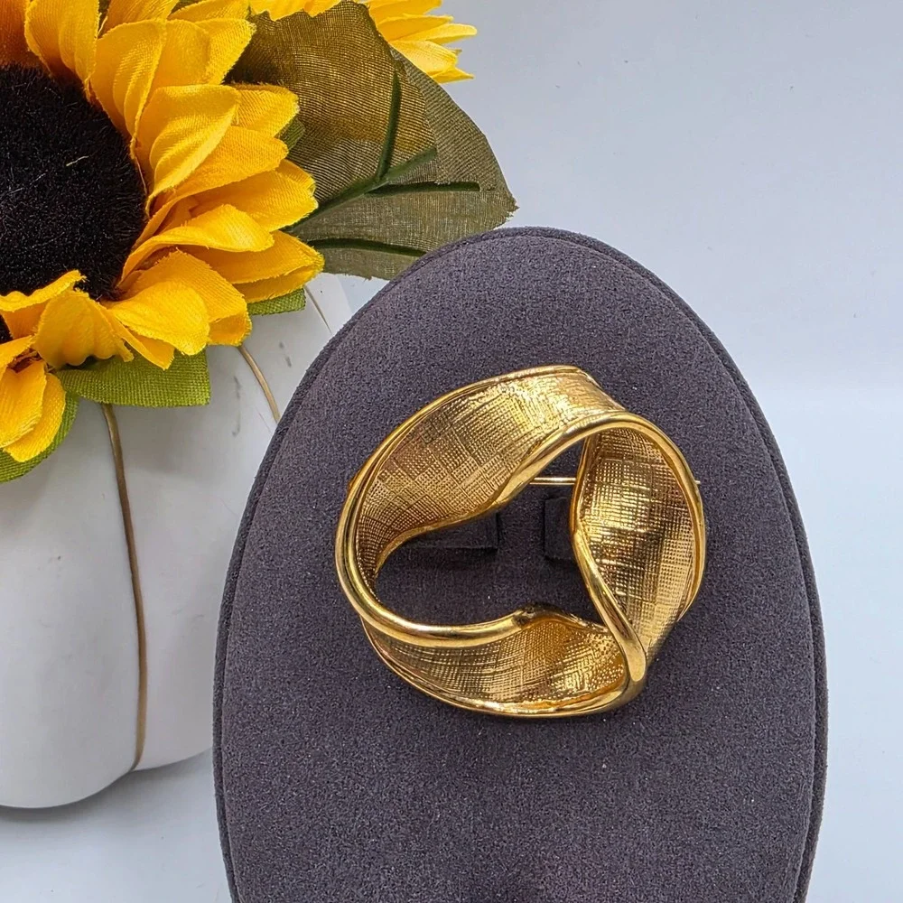 Napier Signed Gold Tone Modernist‎ Ribbon Twist Brooch Vintage Sculptural Pin